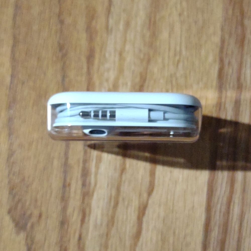 NIB Apple Earbuds w/microphone & headphone jack - Picture 3 of 3